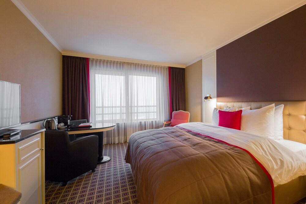 Grand Hotel Huis Ter Duin Нордвейк-ан-Зее Экстерьер фото A typical room at the hotel