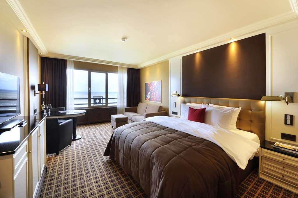 Grand Hotel Huis Ter Duin Нордвейк-ан-Зее Экстерьер фото A room at the hotel