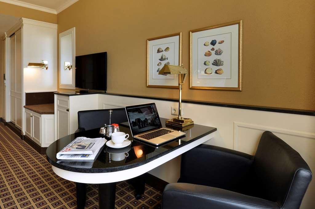 Grand Hotel Huis Ter Duin Нордвейк-ан-Зее Экстерьер фото A typical hotel room