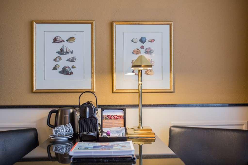 Grand Hotel Huis Ter Duin Нордвейк-ан-Зее Номер фото A Nespresso machine in a hotel room
