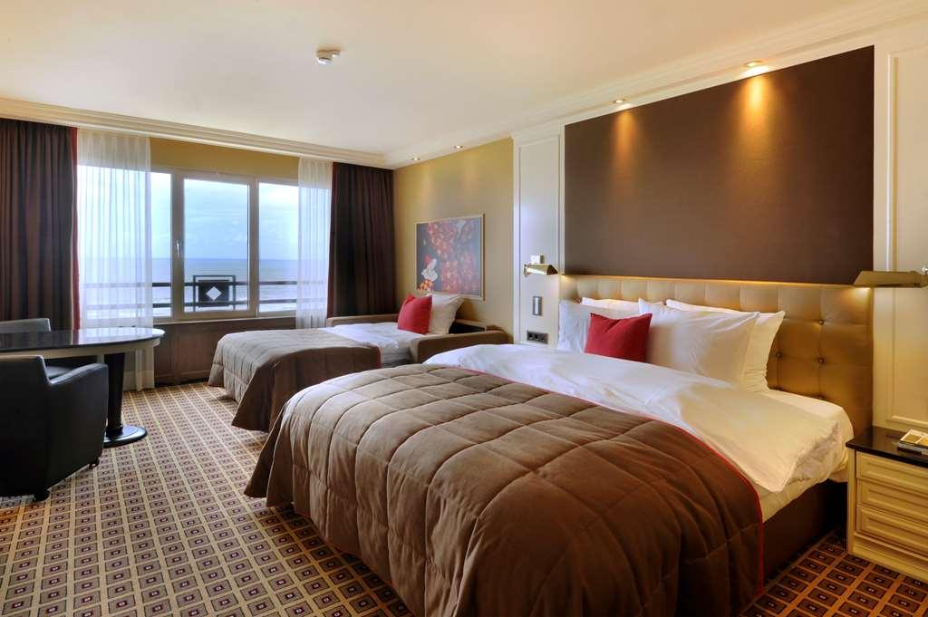 Grand Hotel Huis Ter Duin Нордвейк-ан-Зее Экстерьер фото A room at the hotel