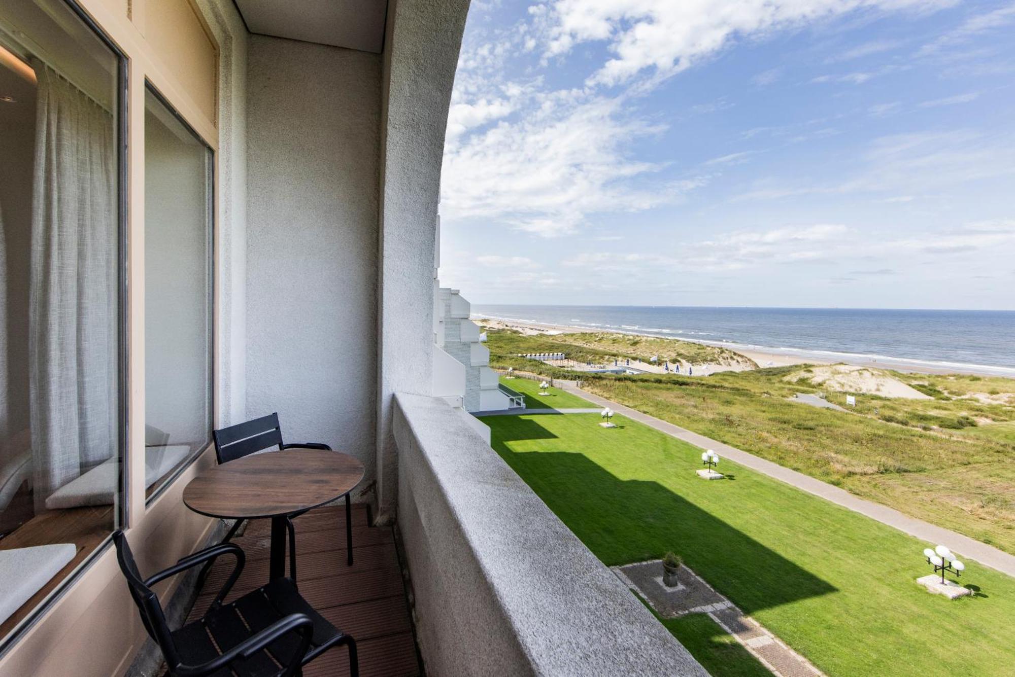 Grand Hotel Huis Ter Duin Нордвейк-ан-Зее Номер фото Balcony of a hotel room