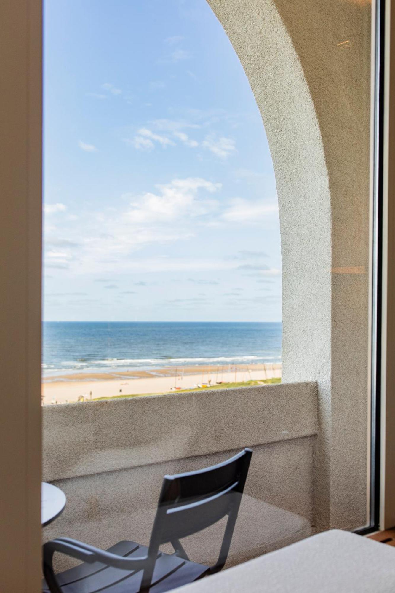 Grand Hotel Huis Ter Duin Нордвейк-ан-Зее Номер фото View of the Atlantic Ocean from a window at the Ocean Club