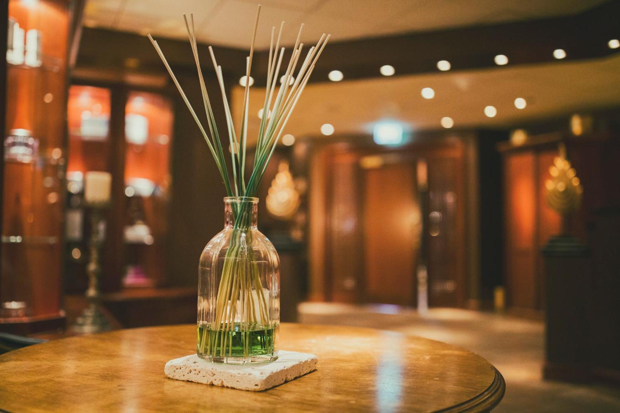 Grand Hotel Huis Ter Duin Нордвейк-ан-Зее Экстерьер фото A reed diffuser