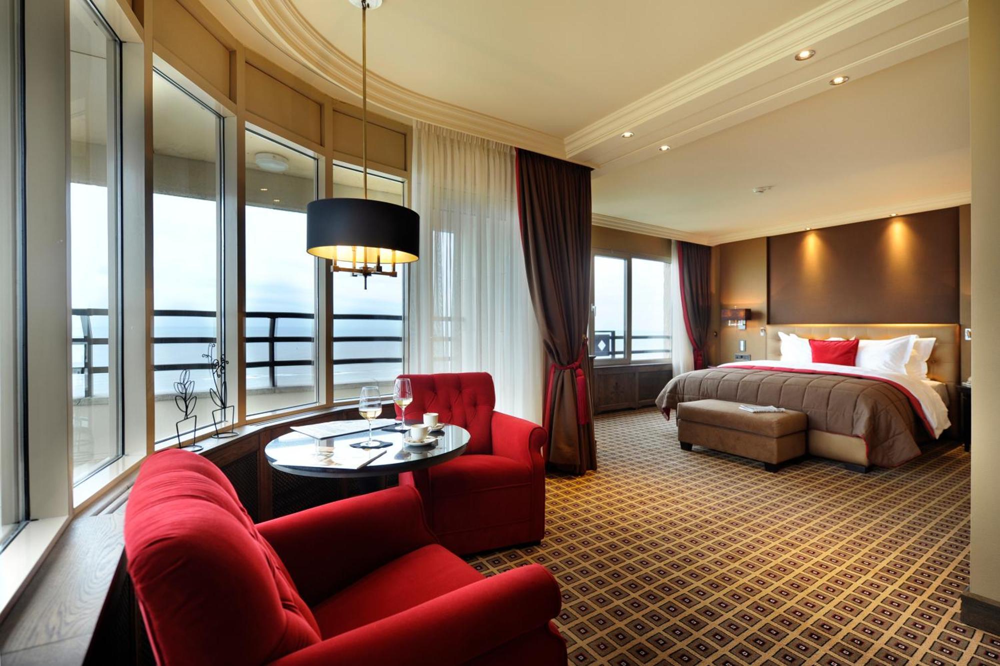 Grand Hotel Huis Ter Duin Нордвейк-ан-Зее Экстерьер фото A suite at the hotel