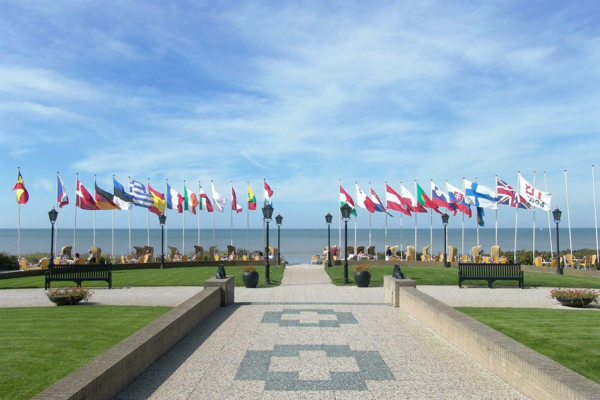 Grand Hotel Huis Ter Duin Нордвейк-ан-Зее Экстерьер фото Flags of the 29 NATO countries at the NATO memorial in Bruges, Belgium